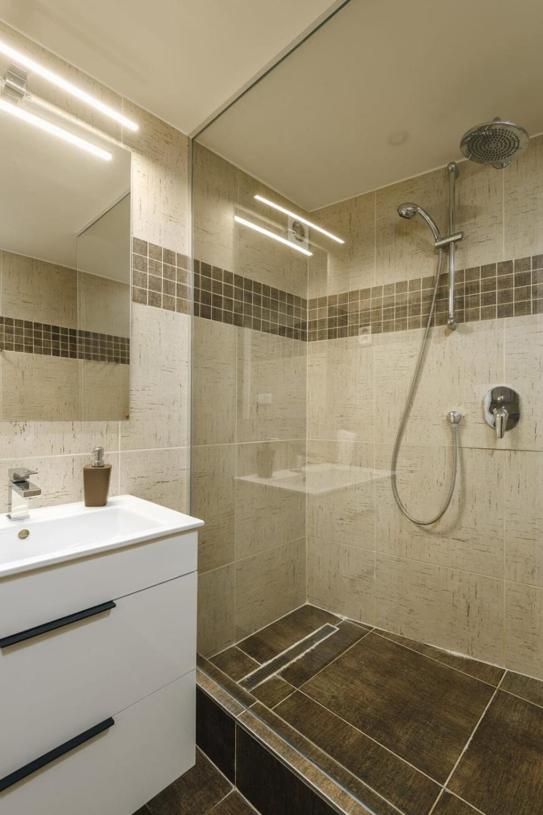 Cozy & Comfortable Apt Walking Anywhere You Want Sen Prag Eksteriør billede