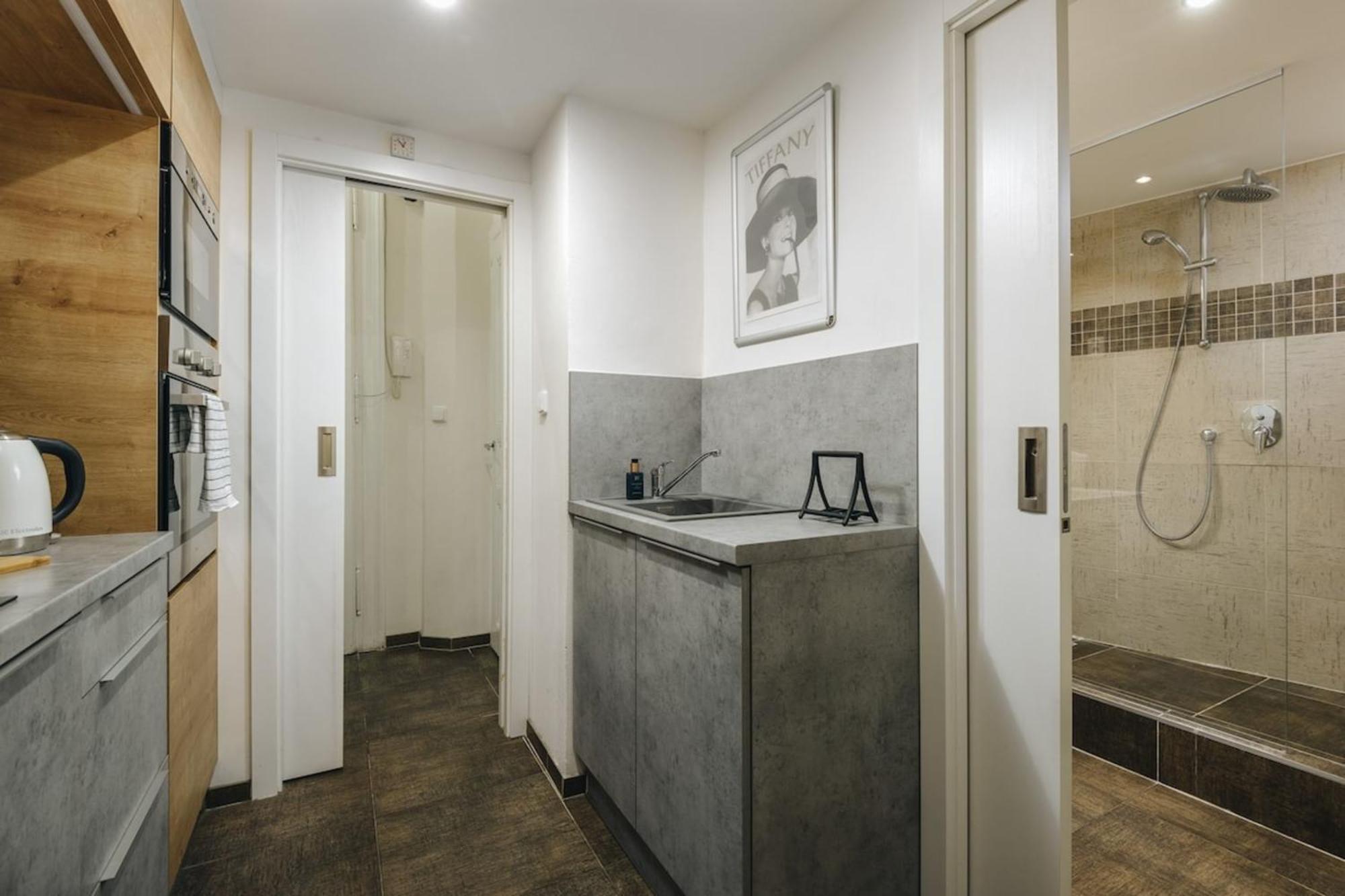 Cozy & Comfortable Apt Walking Anywhere You Want Sen Prag Eksteriør billede
